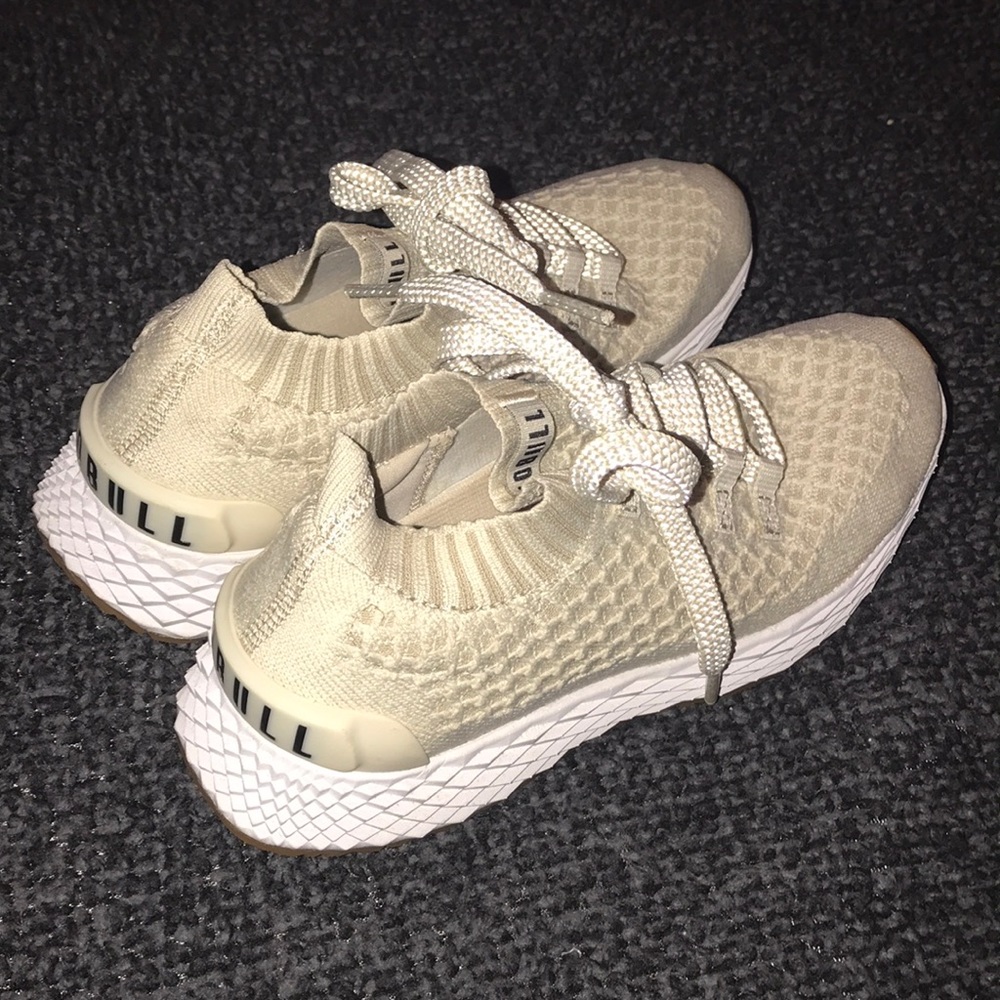 Knit NoBull Women size 7 Runners (Sand)